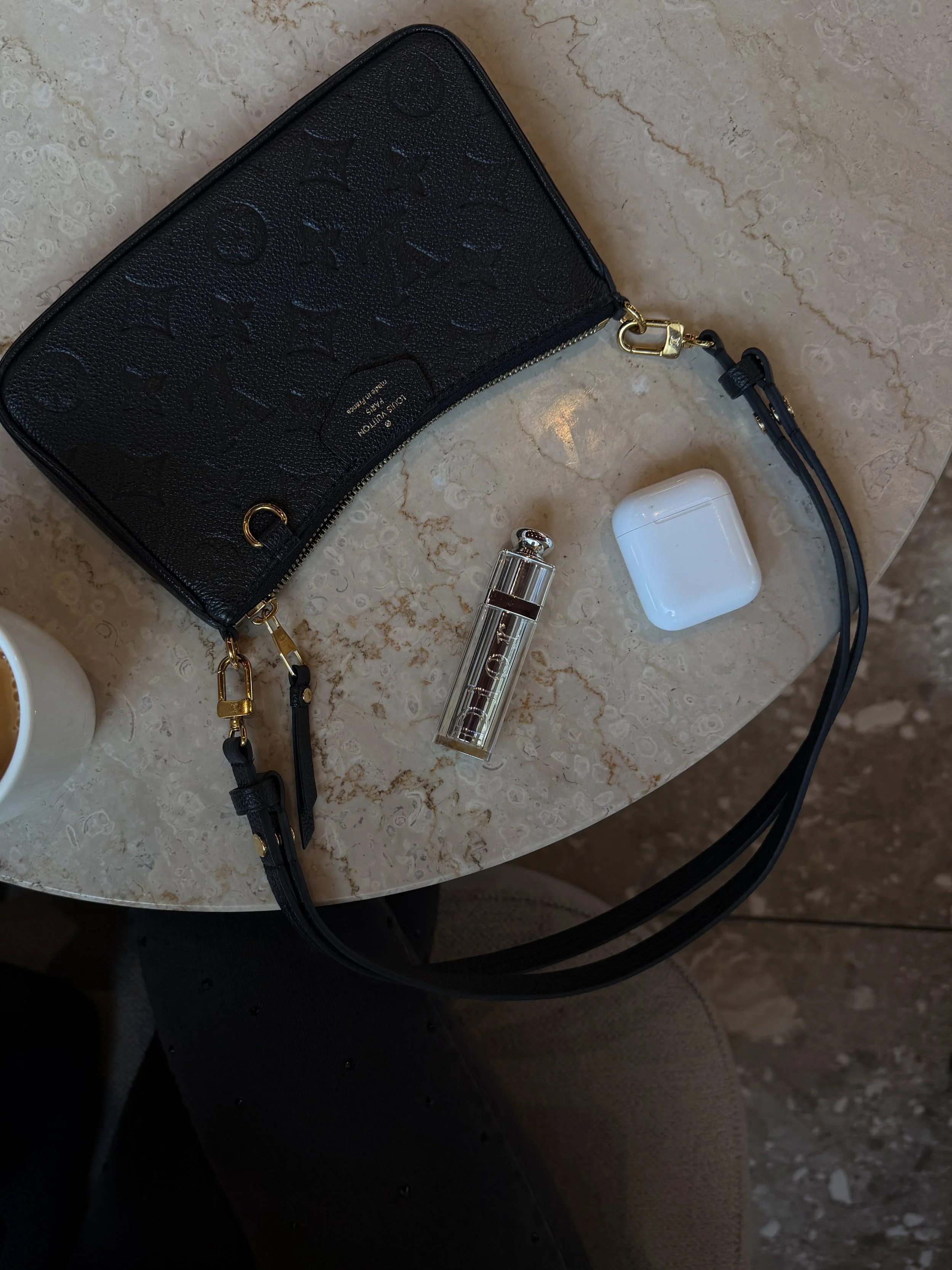 Myynniss&auml;!🖤
Upea Louis Vuitton Easy Pouch On Strap Shoulder Bag.
Hinta: 1000euroa