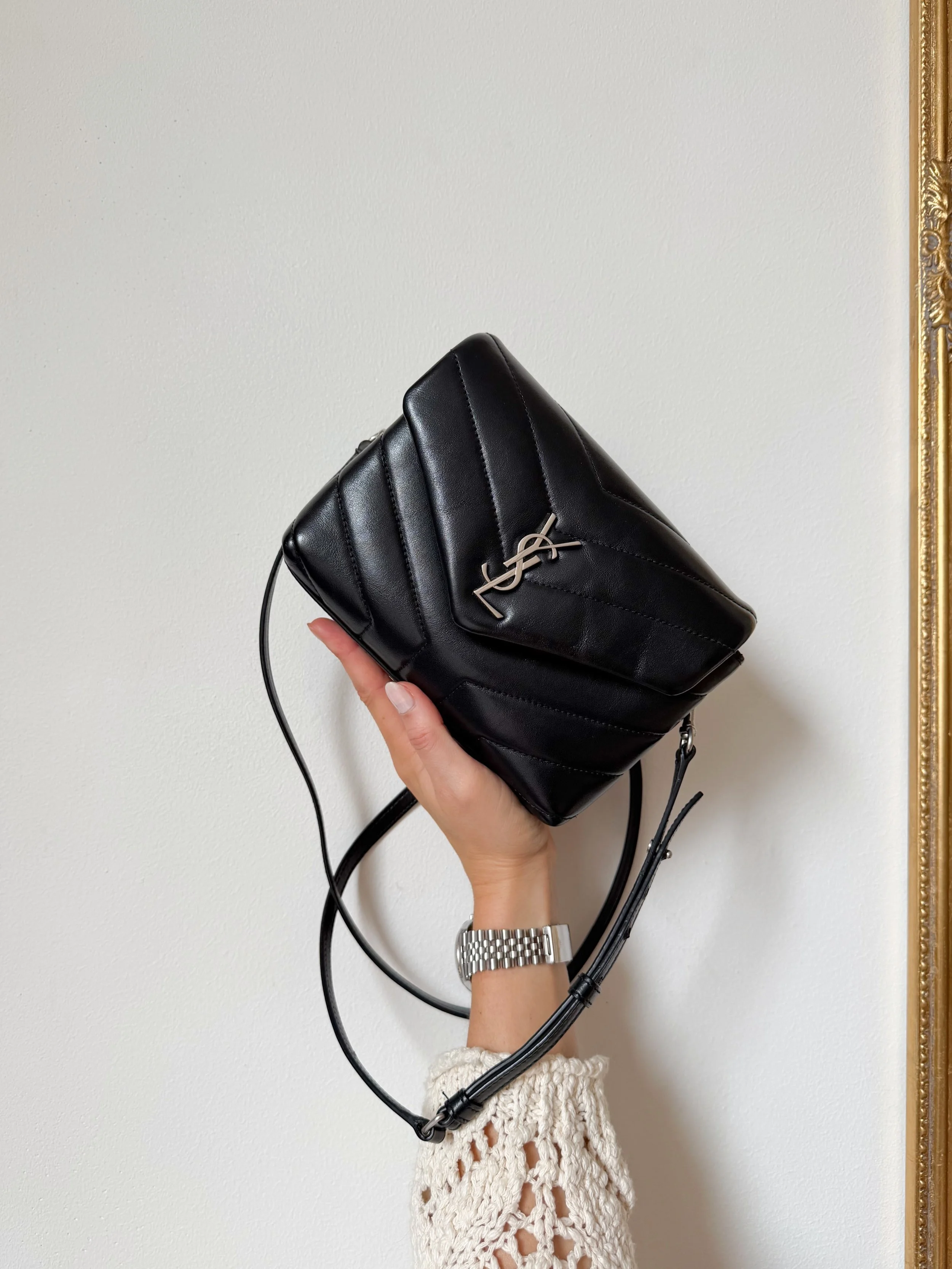 Myynniss&auml;!🖤
Uudenveroinen YSL LouLou Toy Shoulder Bag, Black + SHW.
Hinta: 1200euroa
