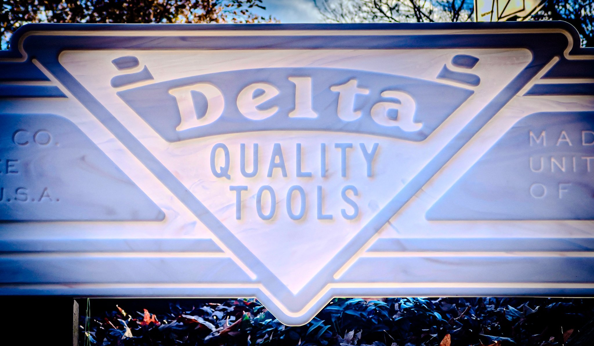 MrSawdust__Signs__Emblems__Delta__ArtDecoBadge_36.jpg