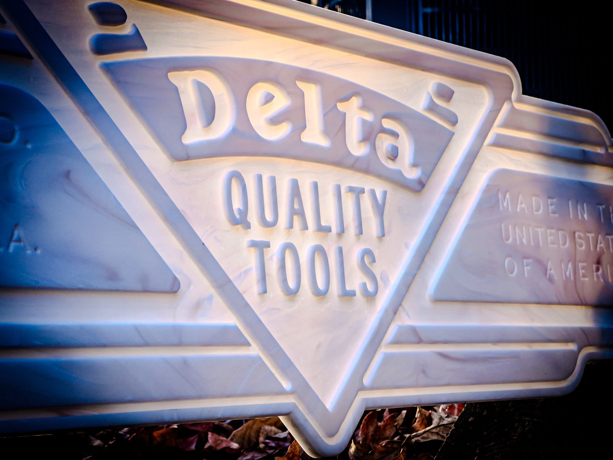 MrSawdust__Signs__Emblems__Delta__ArtDecoBadge_31.jpg
