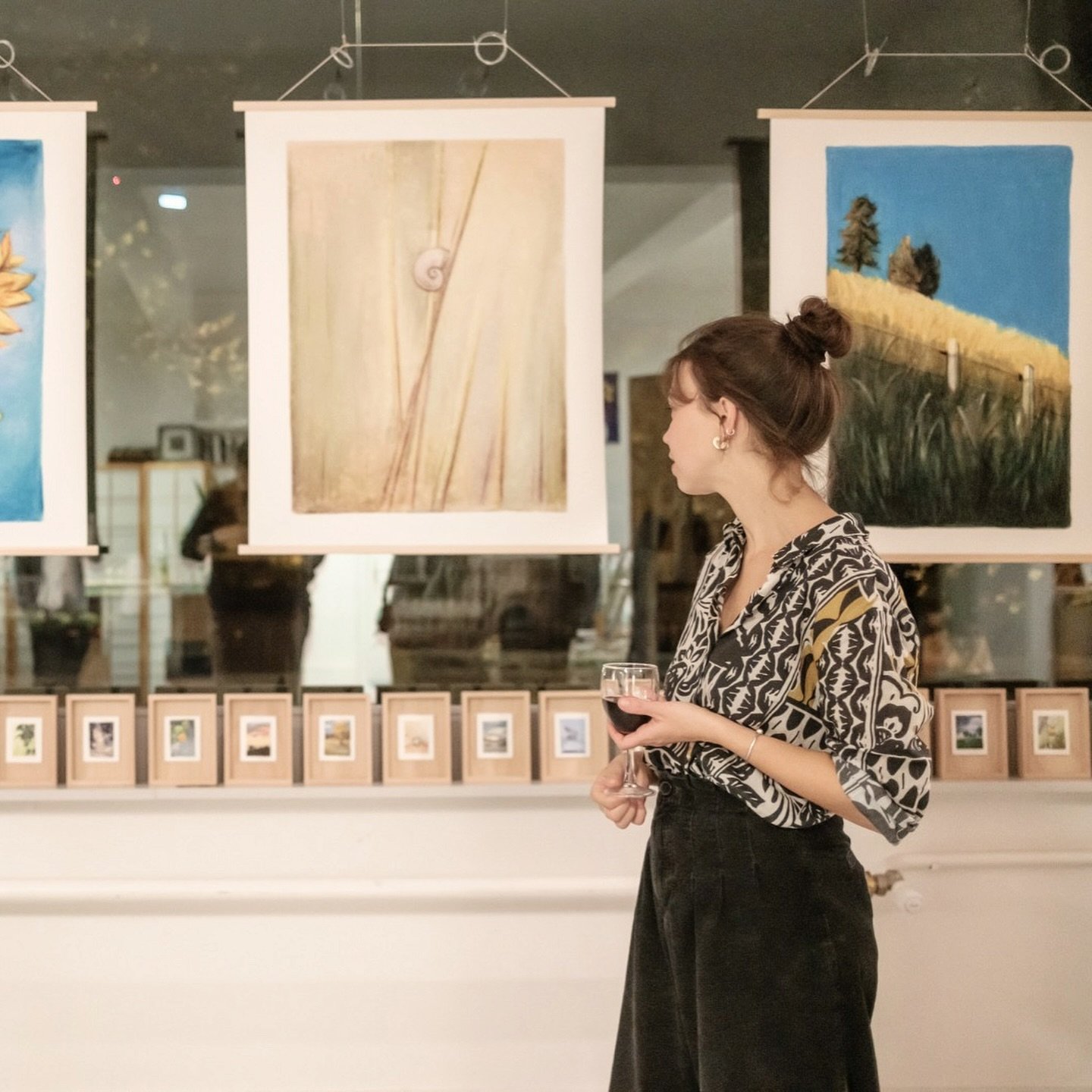 Et&eacute; indien | Retour en images sur le vernissage de Lucie 🍃

Samedi, vous &eacute;tiez nombreux&middot;ses &agrave; venir dessiner et d&eacute;couvrir les 27 petites images expos&eacute;es aux c&ocirc;t&eacute;s des 4 grandes reproductions pou