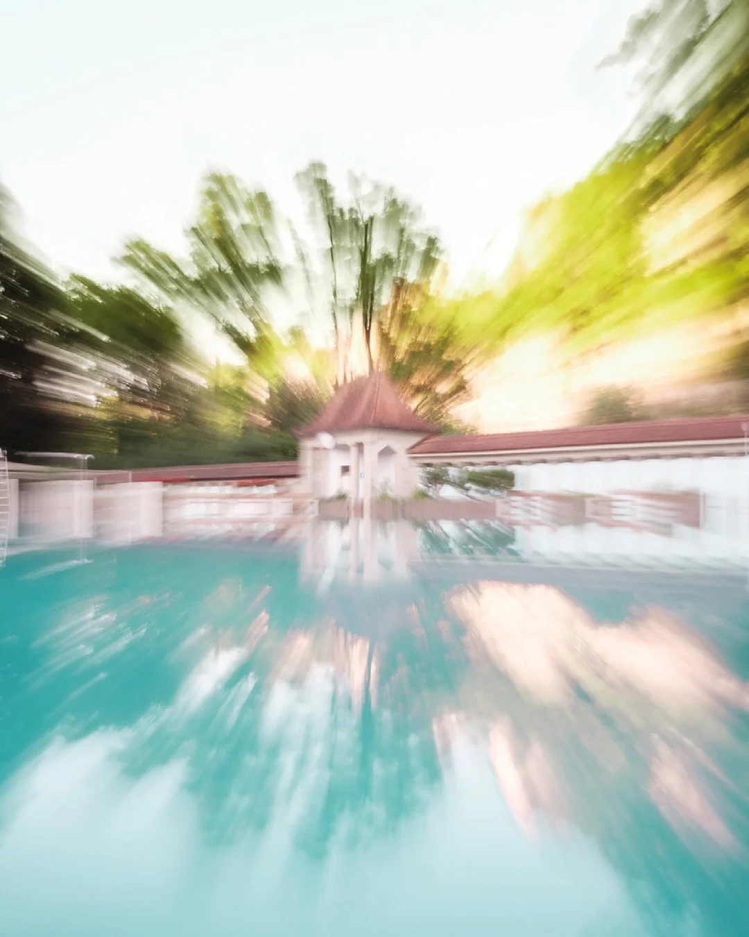 🏠 Exposition Destination Maison - Pr&eacute;sentation des &oelig;uvres 

💥 La Time Piscine - Julien James Auzan
Peut-on voyager &thinsp;chez soi&thinsp;&thinsp;? Dans une ville et des lieux que l&rsquo;on conna&icirc;t (ou du moins que l&rsquo;on p