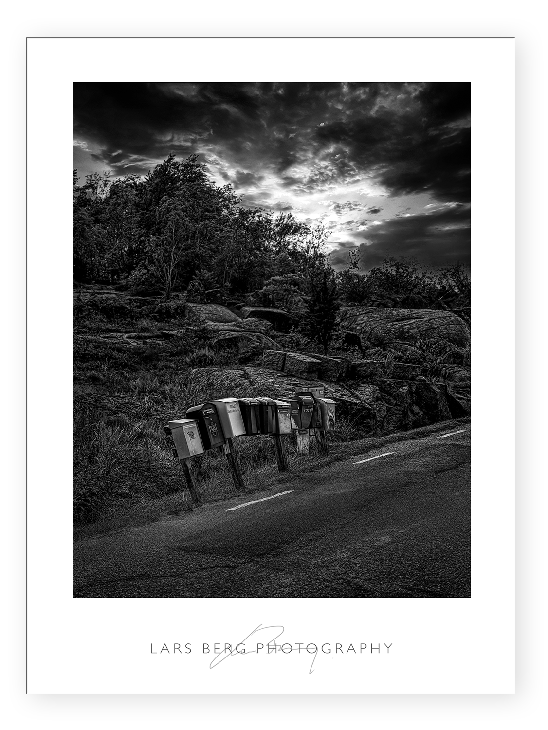 Postboxes_bw.png