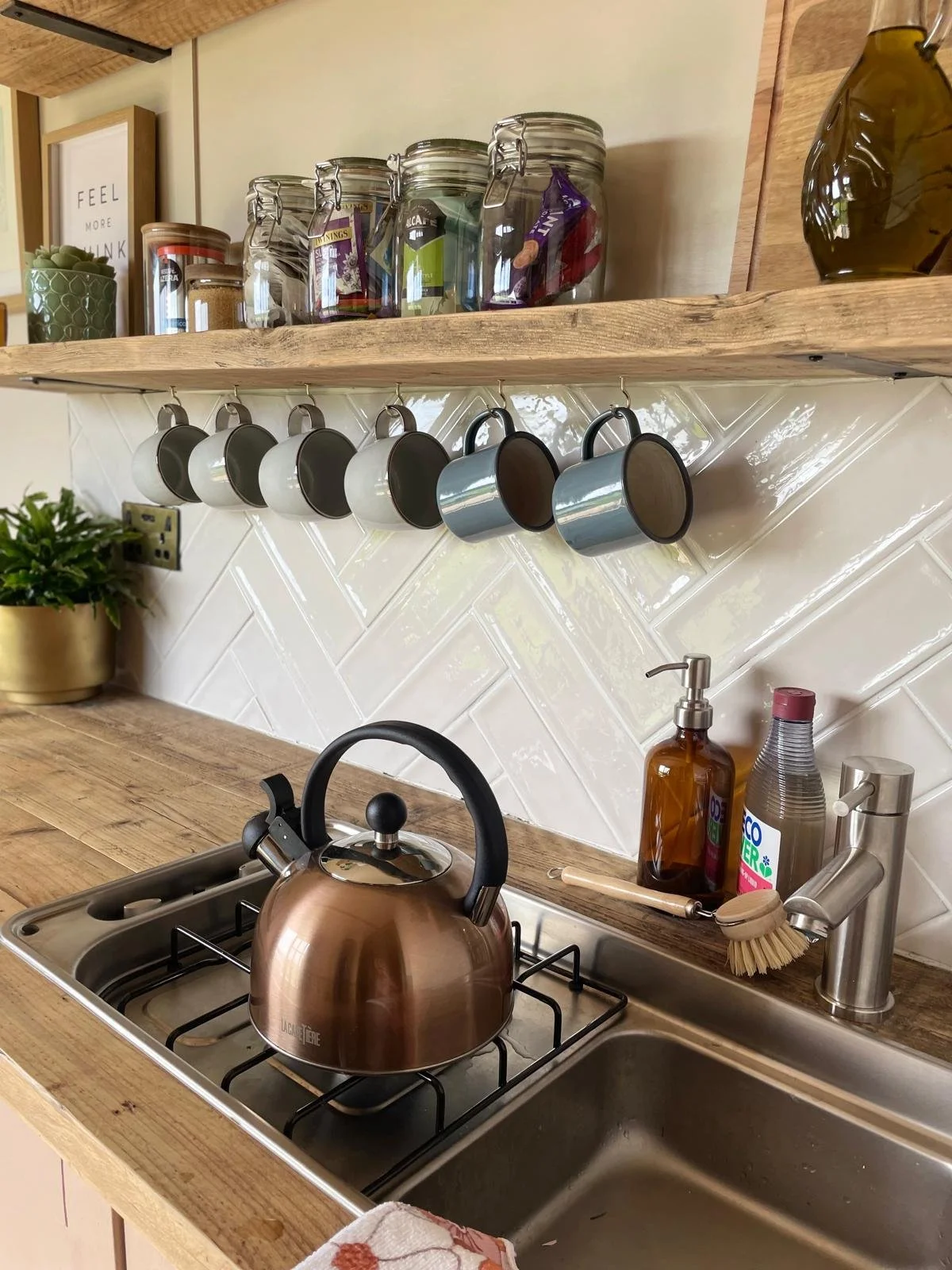 Kitchen Shelf on angle SH .jpg