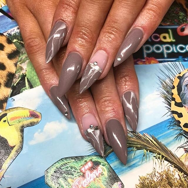 Get to the point by @megansnails_xx #TropicalPopical