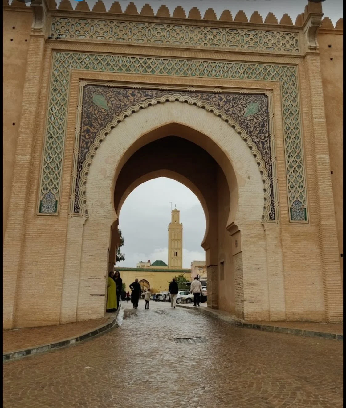 This is Al-Hadeem Square in Meknes. A very famous historic site. In recent years several Shetland ponies have appeared as a tourist attraction and I have posted great deal about this situation. If you remember we rescued Halima who was pregnant at th