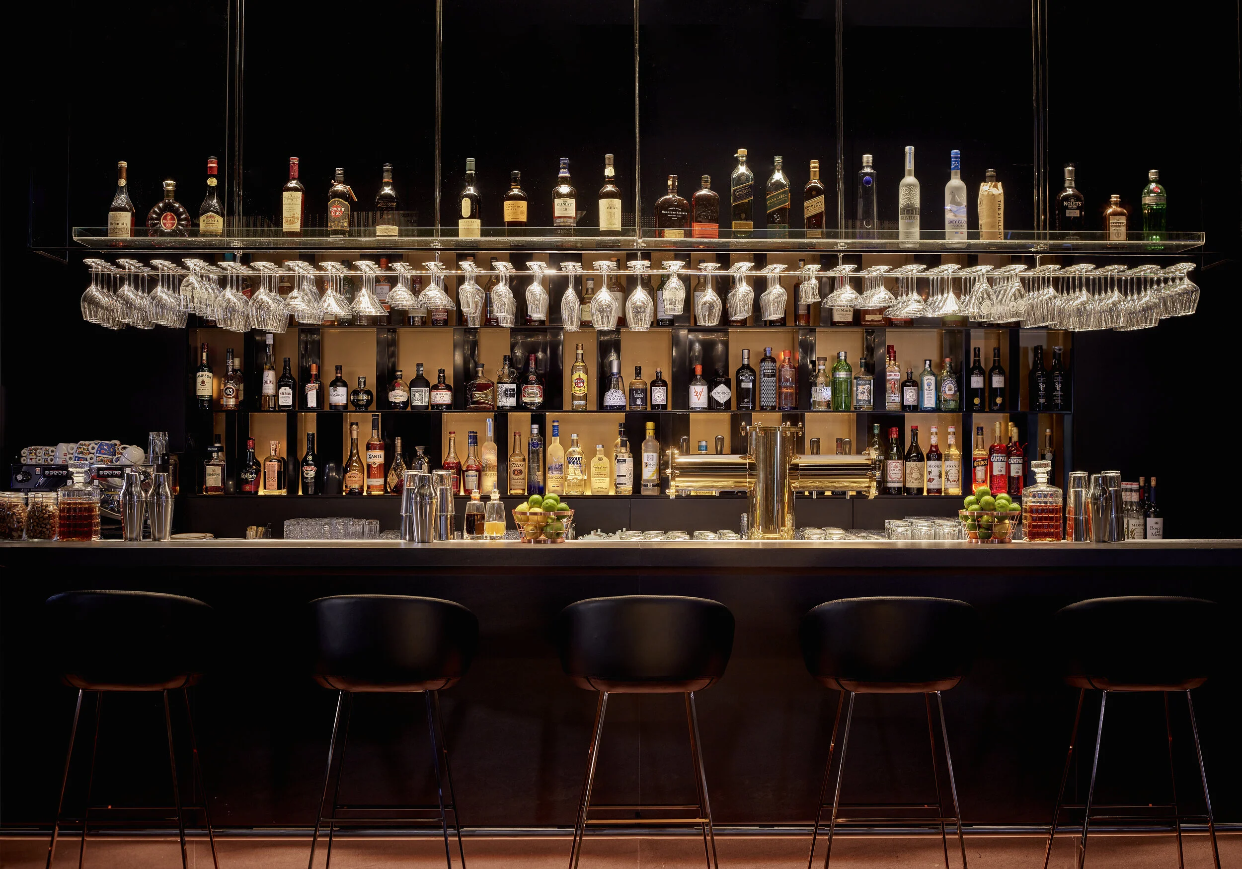 2018_PPVA_F&B_VIC's BAR Front Bar.jpg