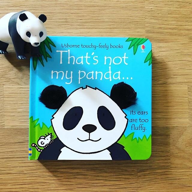 A partire dall&rsquo; età di 1 anno un bambino può essere messo nelle condizioni di esplorare altre lingue: ascoltando musica, leggendogli storie e giocando. In questa fase non è importante che il bambino capisca le regole fondamentali della lingu