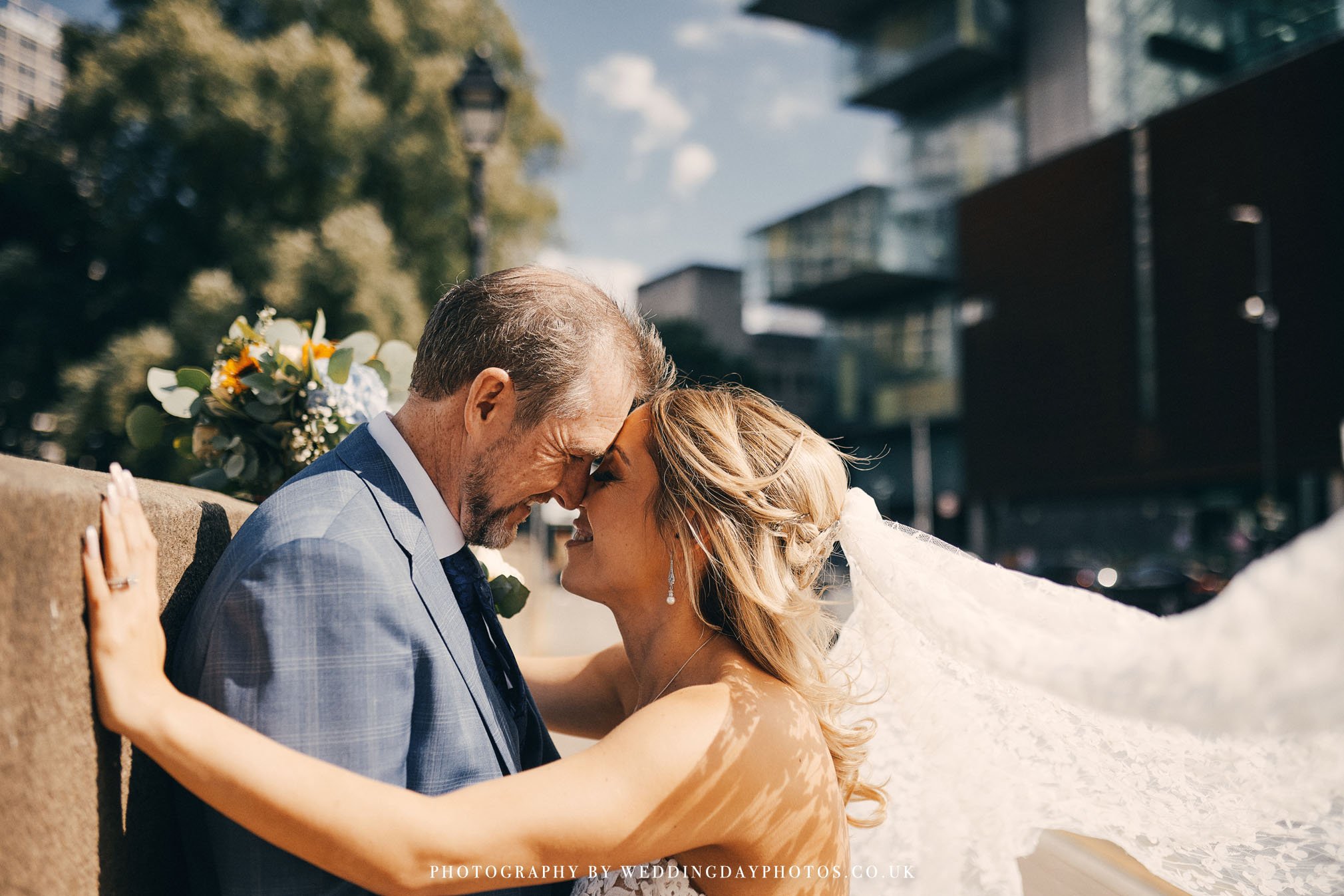 wedding couple portraits near manchester hall