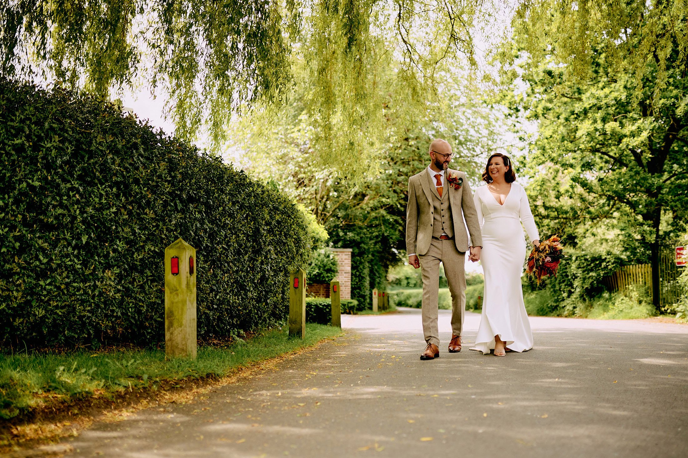 couple portraits outside Larkspur Lodge