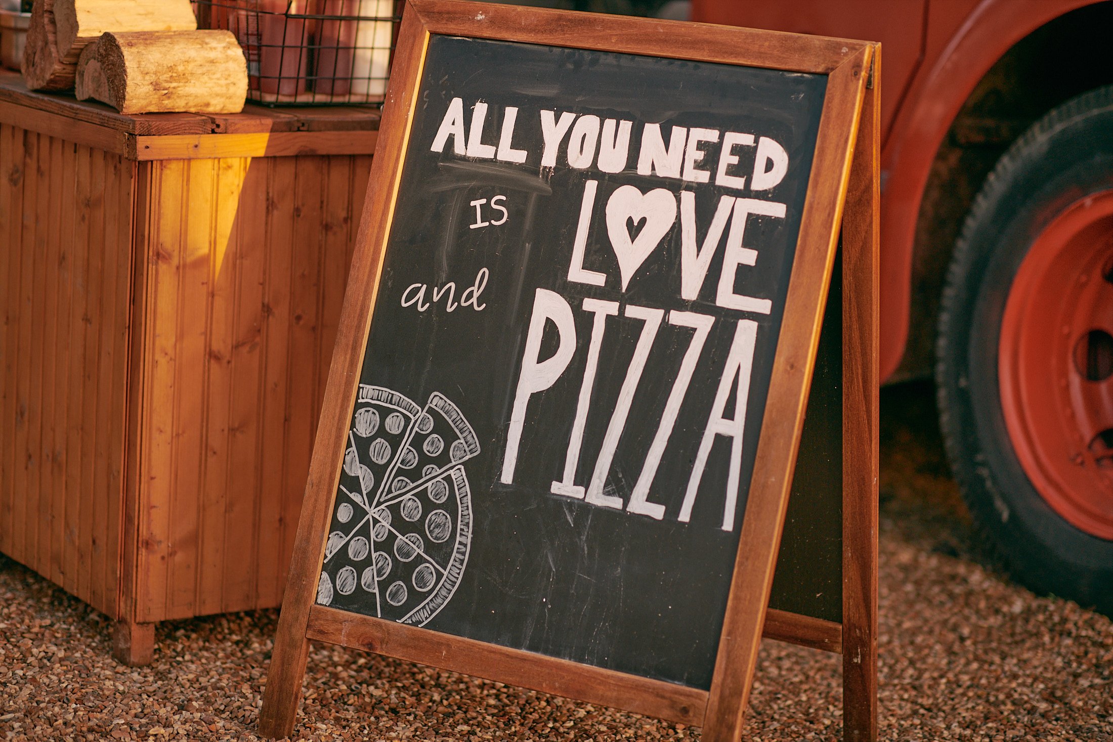 pizza sign at Larkspur Lodge