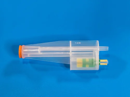 The C3 extracts an approx. 2.2 mL sample into a collection cell. The sample can be used for other testing such as ion chromatography.