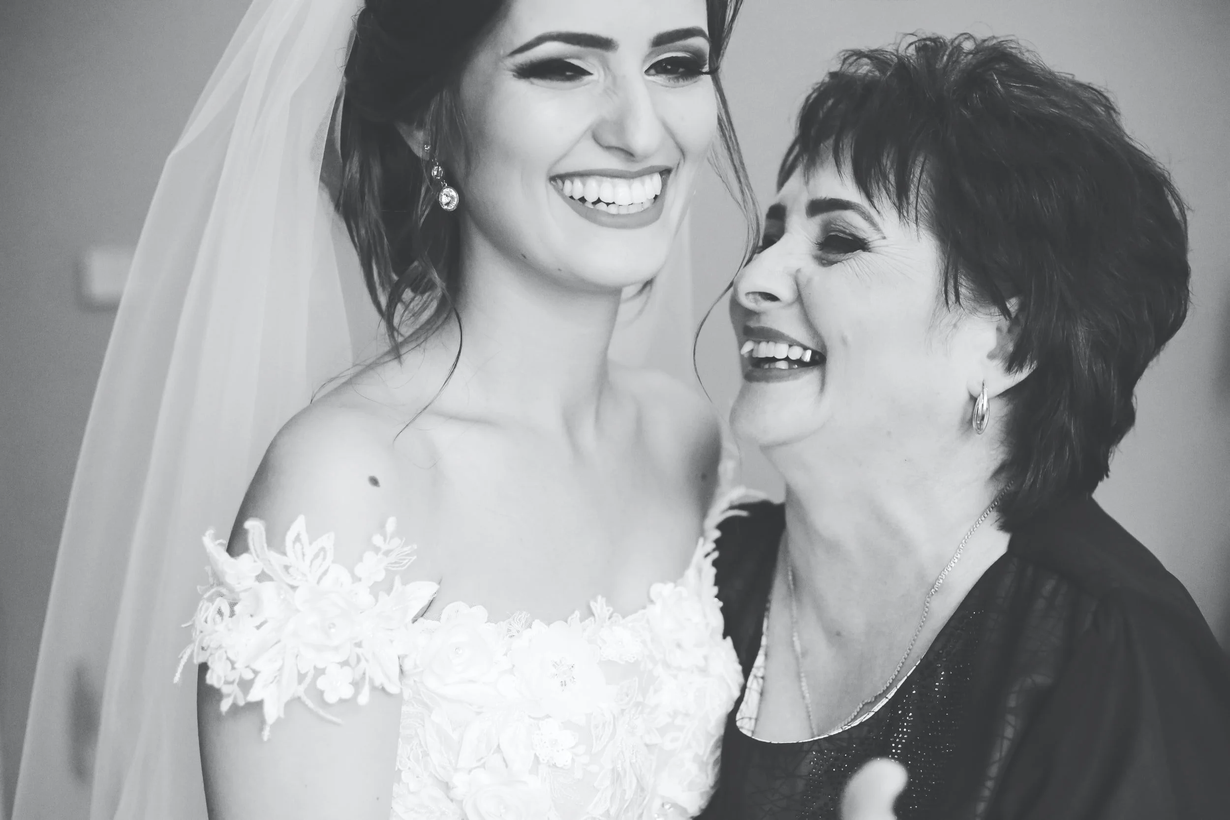 Meaningful Ways To Honor Mom On Your Wedding Day
