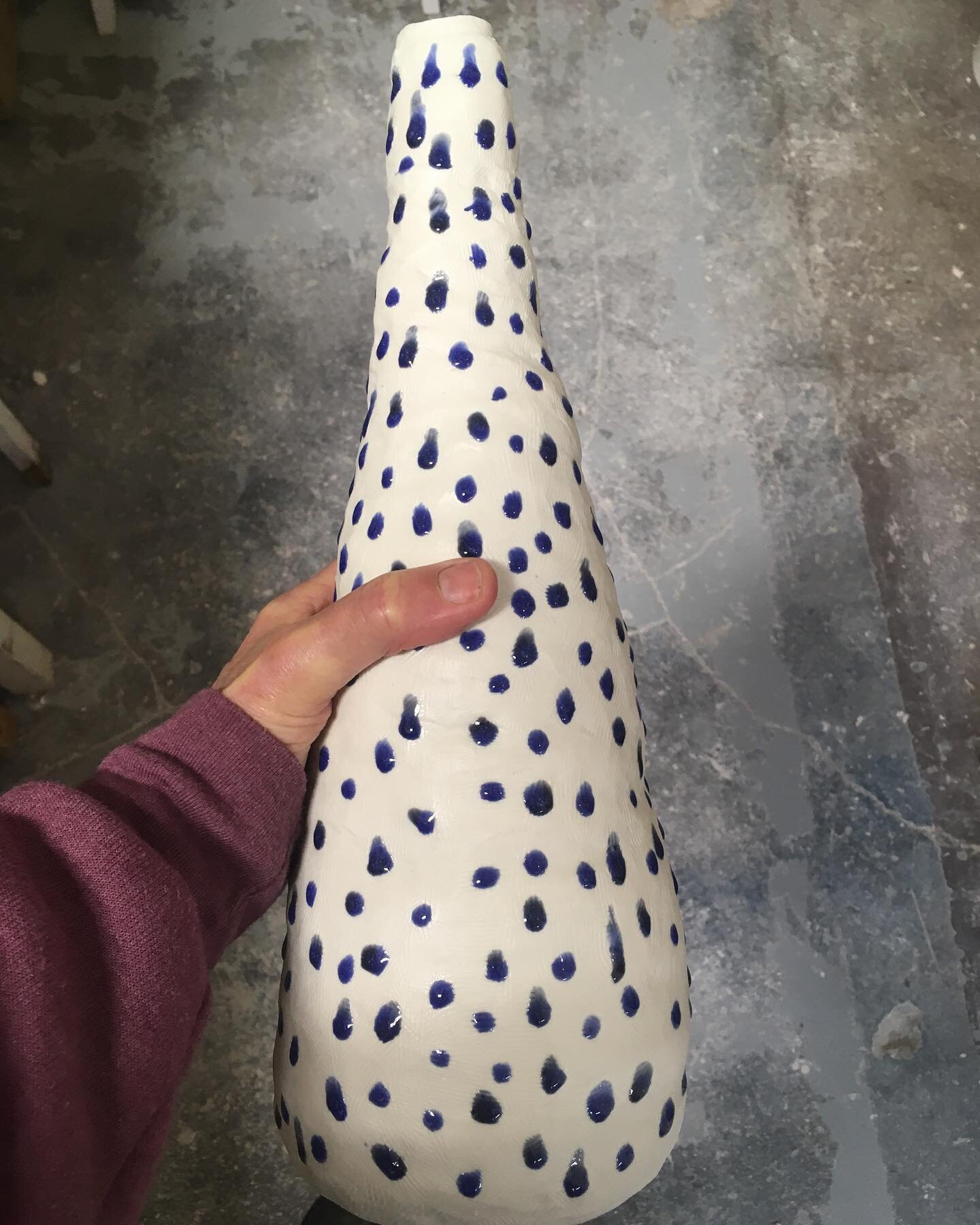 Today a new spotted porcelain lamp base to wire and shade!
#porcelain #ceramicshowcase2023