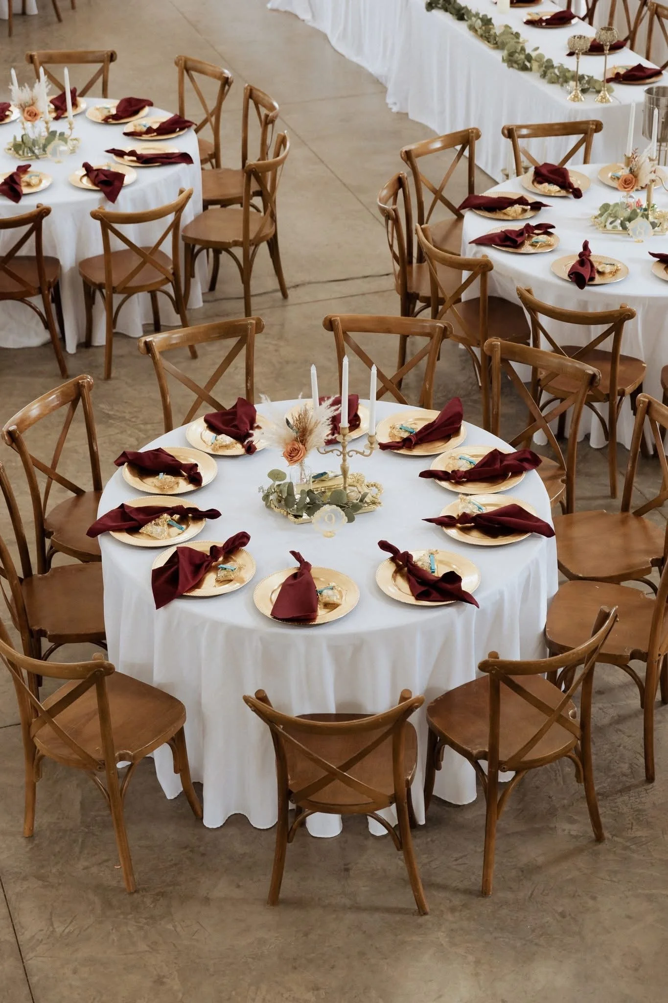 60 Inch Round Table
Seats 6-10 Guests
25 Available

120 Inch round tablecloth required (not included)

