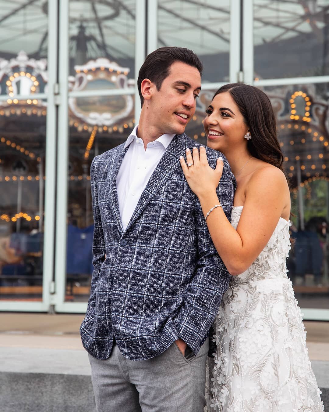 More information on my upcoming workshop 𝐓𝐡𝐞 𝐏𝐡𝐨𝐭𝐨𝐠𝐫𝐚𝐩𝐡𝐲 𝐏𝐥𝐚𝐲𝐛𝐨𝐨𝐤 coming to my stories tonight but for now enjoy some of my favorites from Rachel and Joe's engagement party 💕