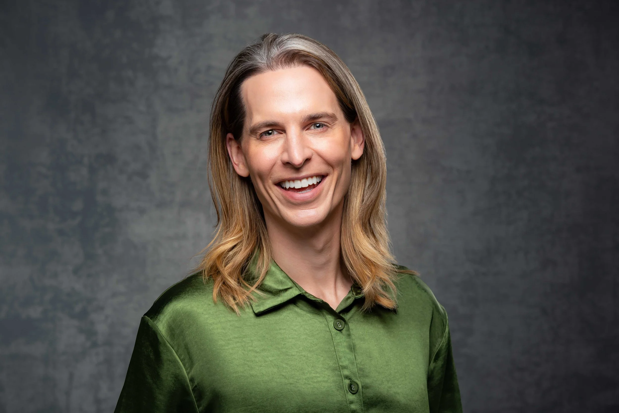 Why Companies Are Adding Professional Headshots to Trade Shows and Conventions