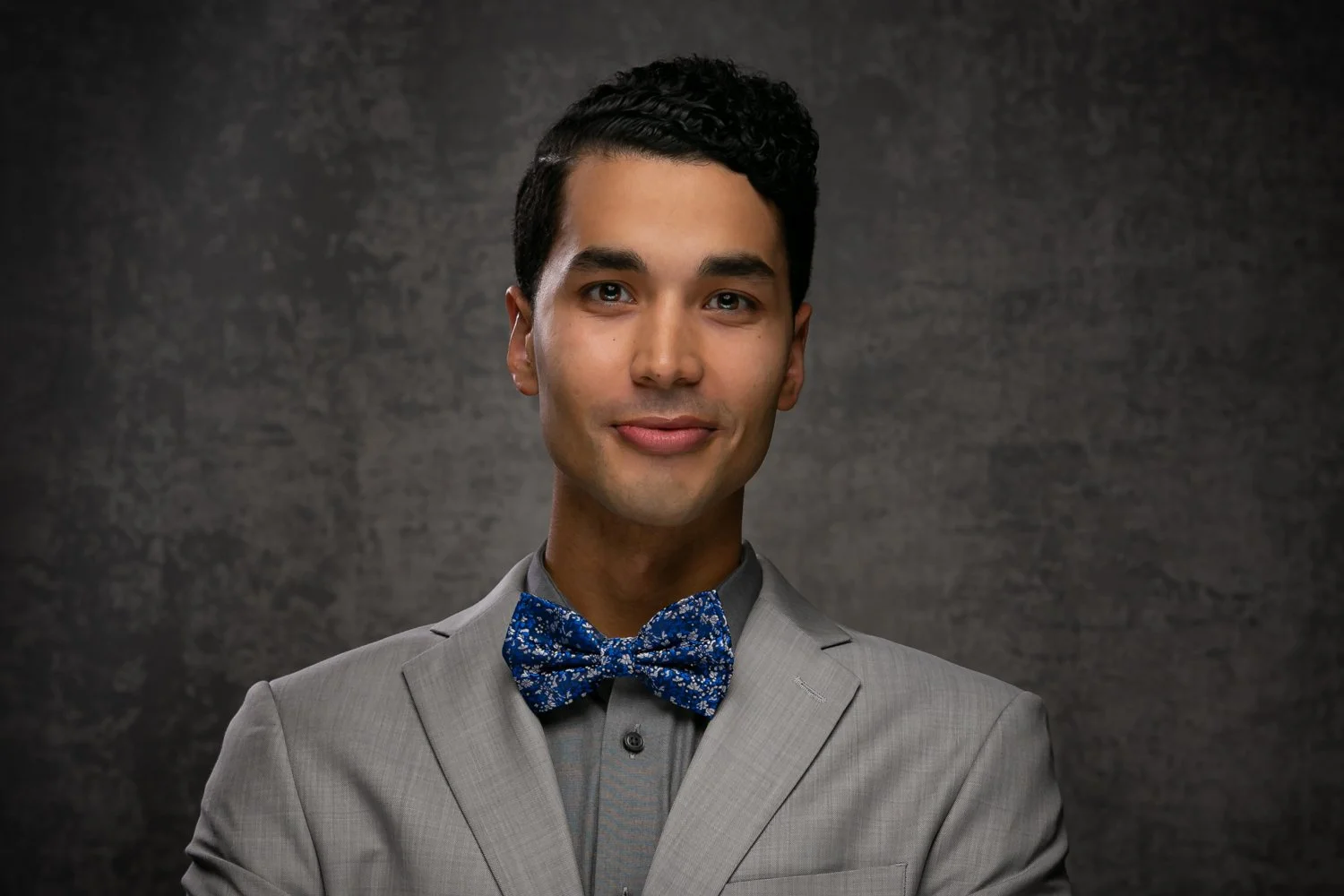 What Should You Wear for Professional Headshots?