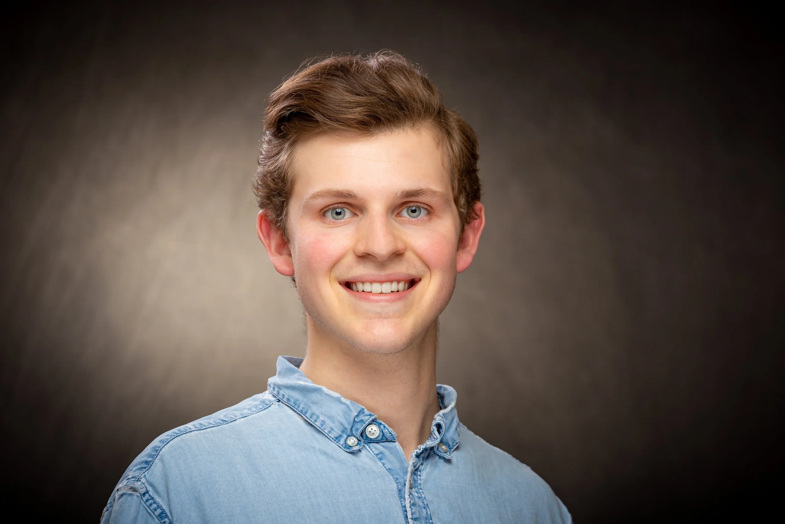 What to Wear for a LinkedIn Headshot in DFW When You Are Updating Your Profile After a Layoff
