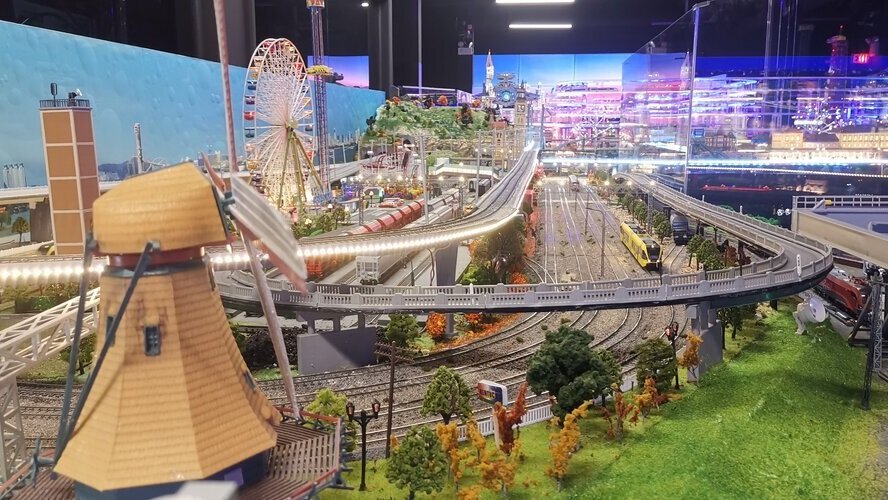 Large Model Train Layout In Ontario