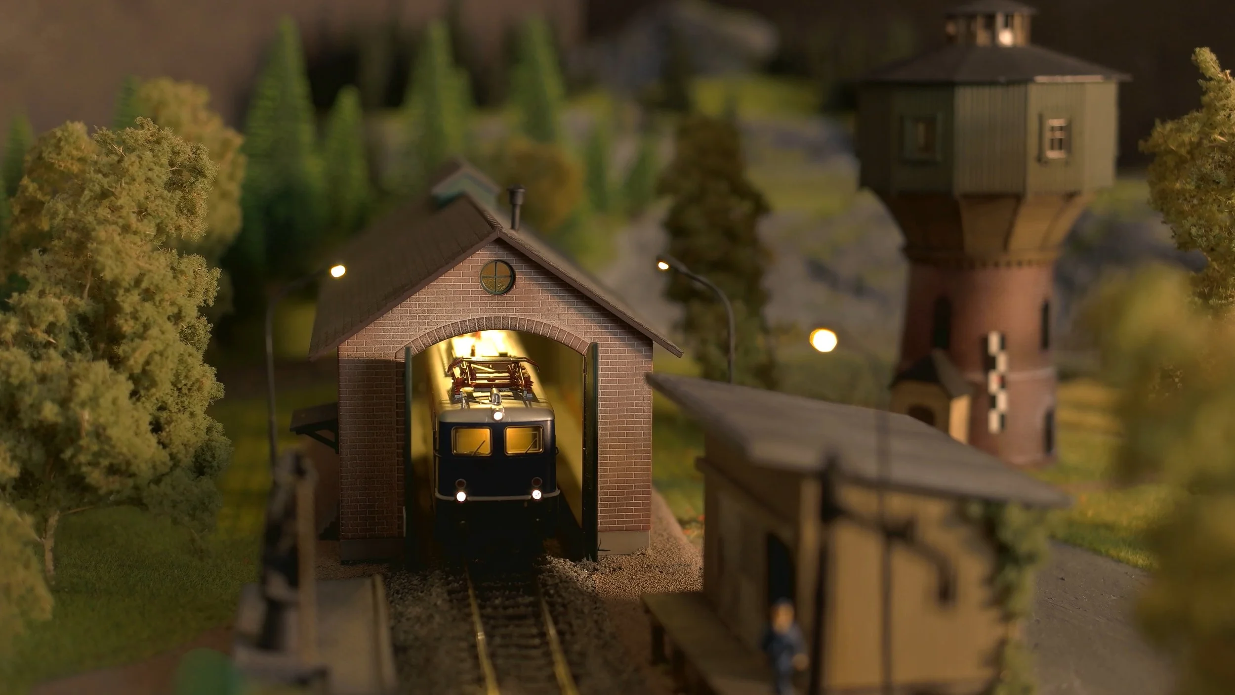 Mistakes That You Should Avoid When You Lay Model Train Tracks