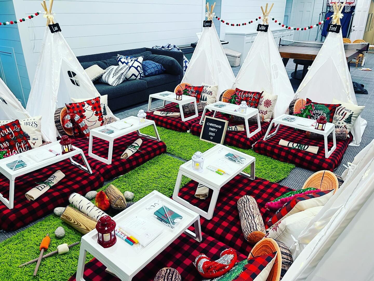 Holiday DREAM NIGHTS! 🎄&hearts;️
.
.
.
.

#winterwonderland #merryandbright #candycanelane #holidayparty #sleepoverparties #chicagokidsparties #chicagosleepover #sleepunderparties #sleepovertents #sleepoverteepees #chicagokidsevents #sleepunderteepe