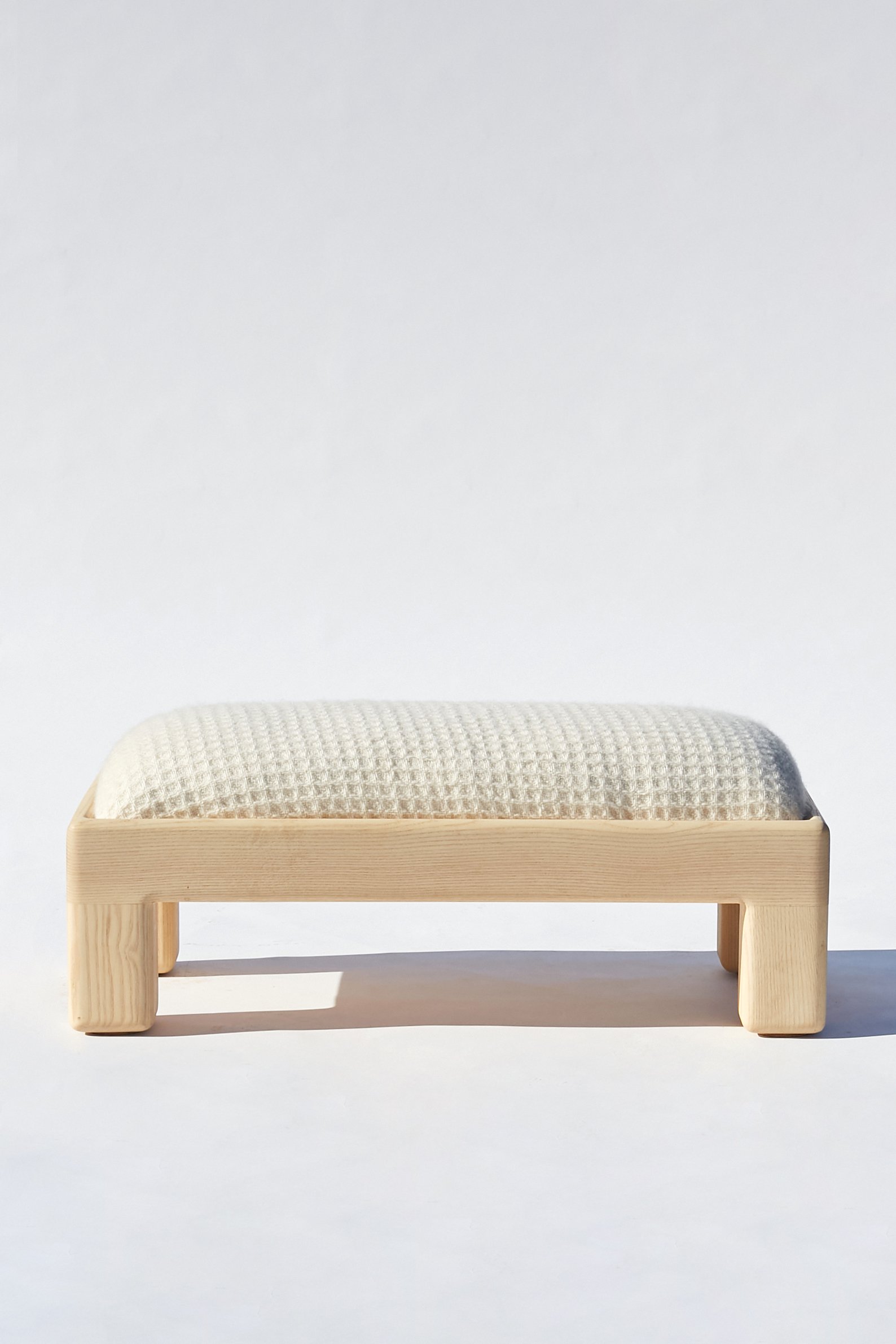 Stool_White_01.jpg