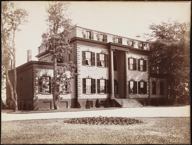 Hunter Mansion. Built early 19th century by John Hunter, on island that bears his name. Housed an important art collection. Was visited by President Martin Van Buren. Acquired by NYC. Demolished 1930s. (Photo: MCNY)