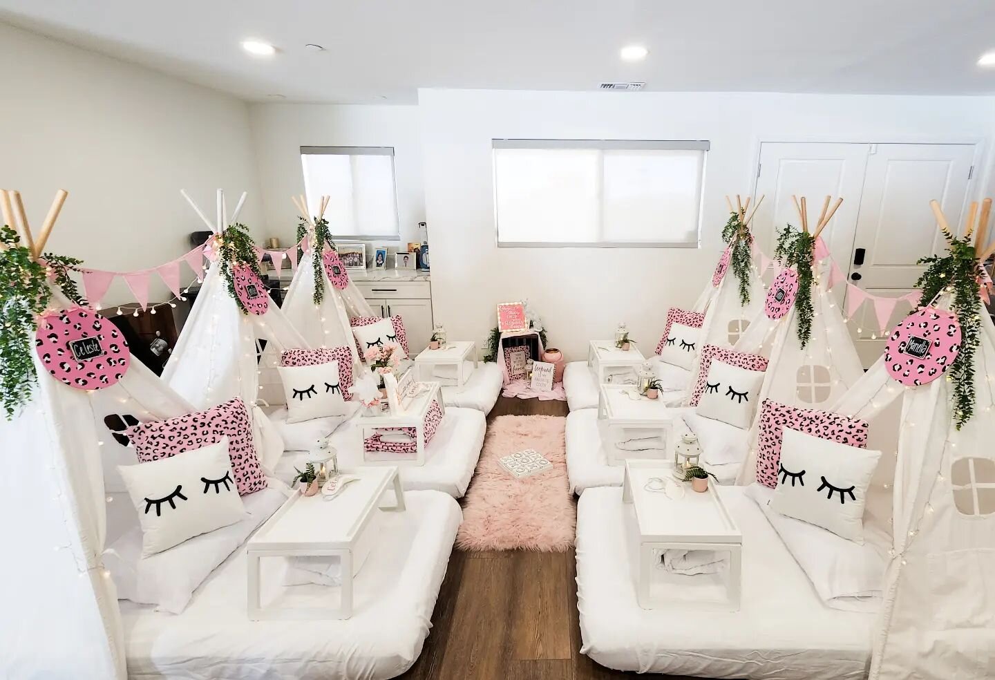 Happy 7th Birthday to Emilia!! ♡ 
I hope you have a great Sleepover! 

Emilia's 2 older sisters have also had sleepovers with us. ♡ We love being invited back by our clients for siblings ♡

Emilia chose this Pretty Pink Leopard theme and you can too 