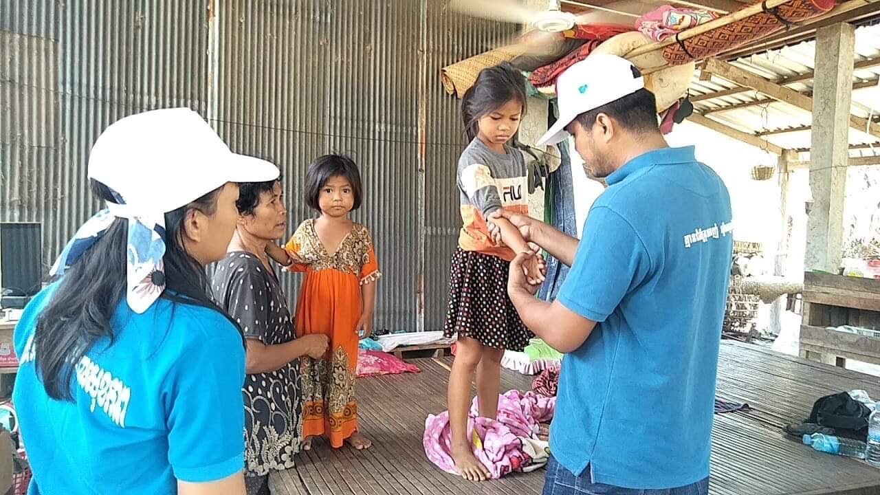Cambodia WAH kids Health inspectiio.JPG