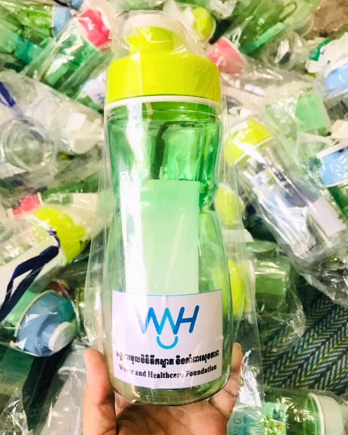 New Eco-Friendly, Reusable, BPA-free water bottles!🌏🤗💧

We&rsquo;re so excited that children in rural Kampong Chhnang communities can now use these bottles every day, to keep hydrated with safe drinking water.💧😁

 @wahfoundation has designed &am