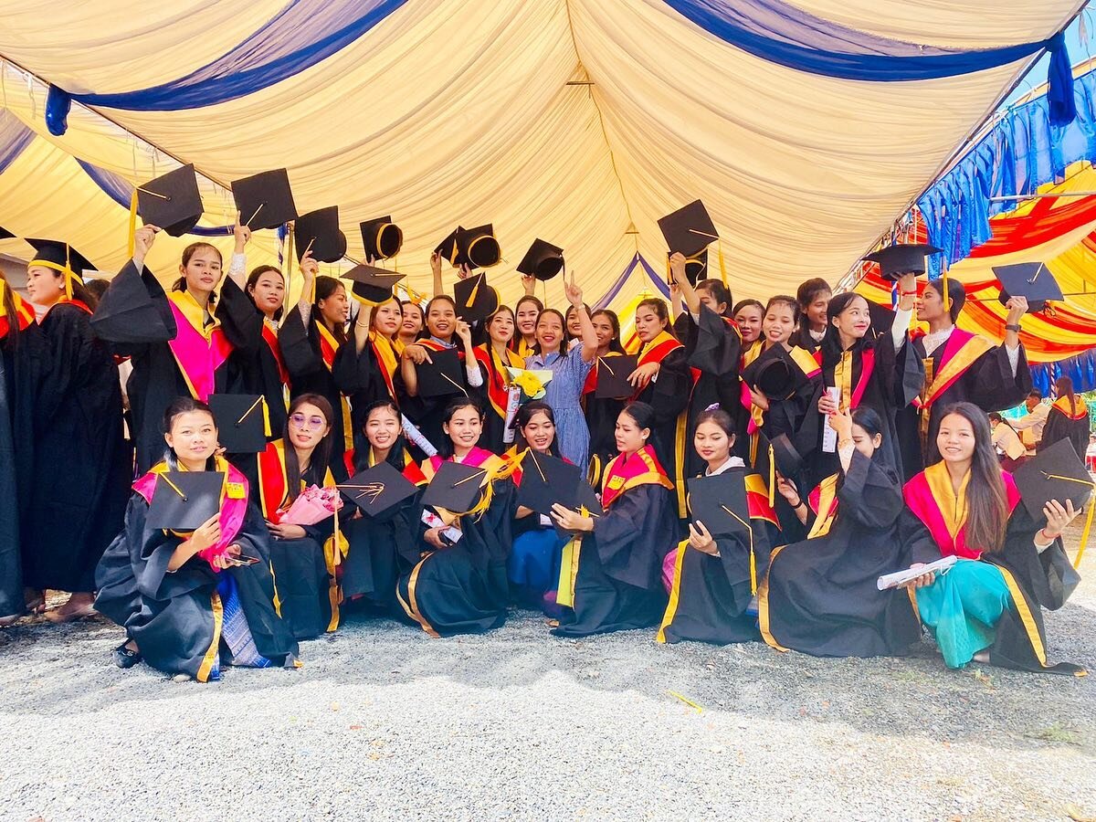 The future belongs to those who believe in the beauty of their dreams😇🙏🏽💙

Congratulations to the class of 2017-2021 at Bright Hope Institute, Kampong Chhnang City, Cambodia🏅👏🏽👩🏻&zwj;🎓

After all the struggles, challenges, &amp; disruption 