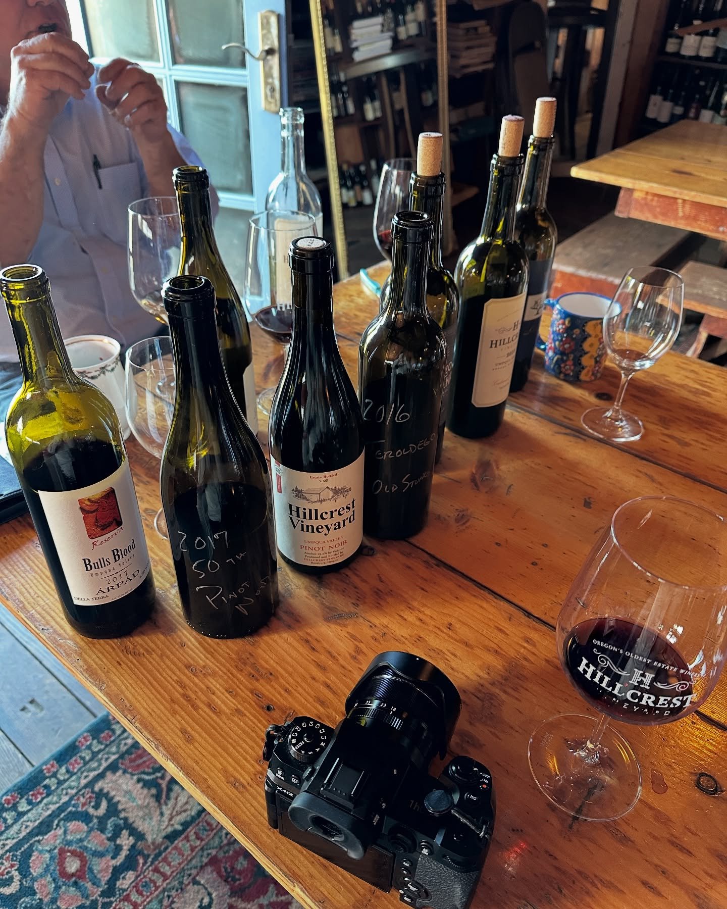 There are obvious shades of the Southern Rhone in Southern Oregon, and then there are pieces from somewhere else. Heading down Interstate 5, lofty pines and firs give way to diverse gully floors, tucked-away microclimates, and, yet again, more intrig