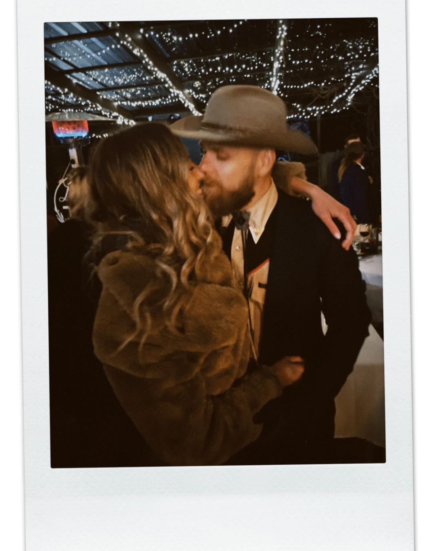 This man. 🥹🥹🥹
⠀⠀⠀⠀⠀⠀⠀⠀⠀
No matter what I offer up into the container of our relationship&hellip; 
⠀⠀⠀⠀⠀⠀⠀⠀⠀
And let me assure you - I OFFER UP THE FULLLL FREAAAKING SPECTRUM&hellip;
⠀⠀⠀⠀⠀⠀⠀⠀⠀
He stays. 
And he holds. 
And holds. 
And holds. 
⠀⠀⠀⠀⠀