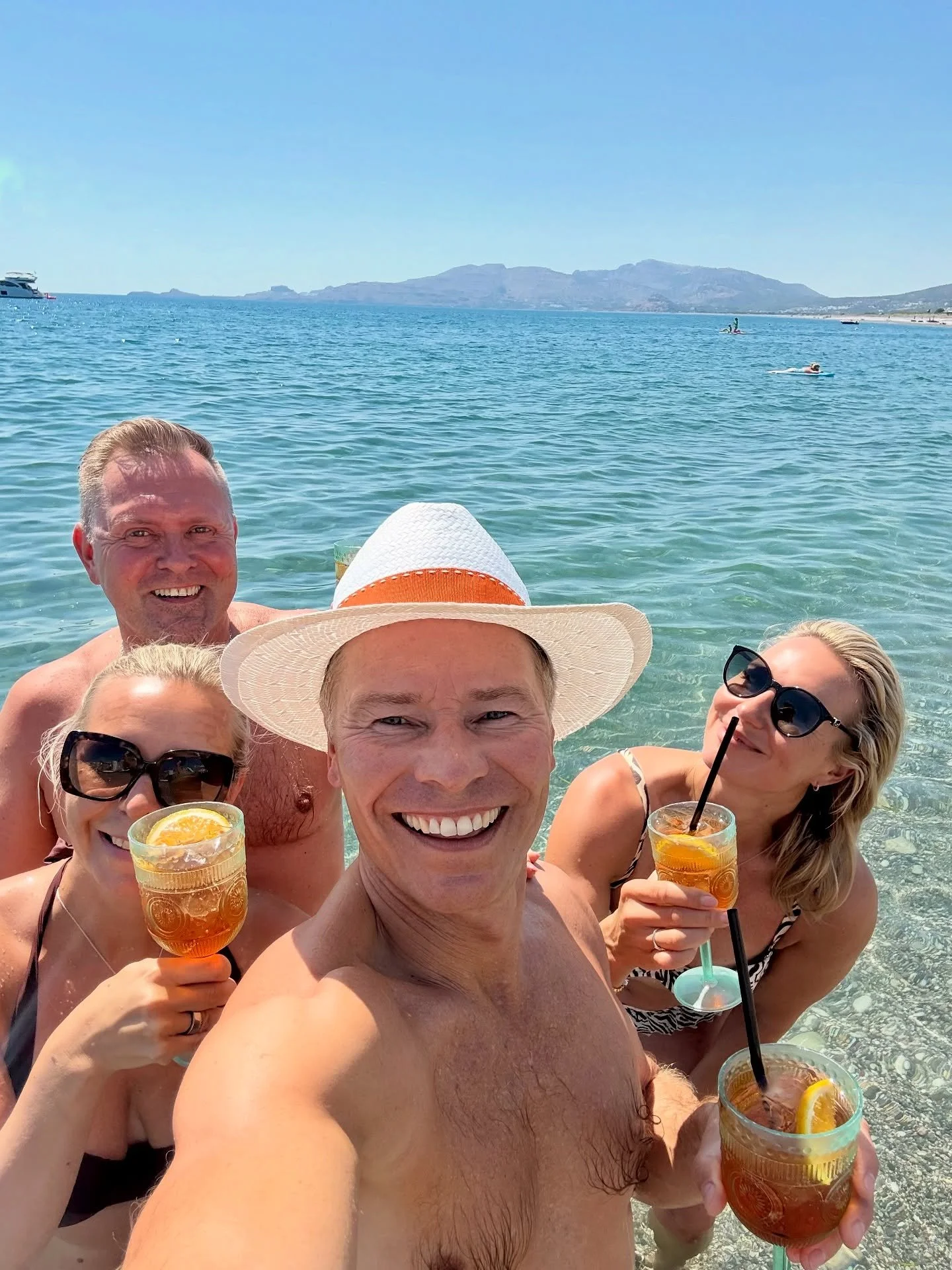 Ensimm&auml;ist&auml; kertaa Rhodoksella 🇬🇷
Pieni irtiotto rakkaiden yst&auml;vien kanssa. Lepoa, sporttia, naurua, aurinkoa ja hyv&auml;&auml; ruokaa - best 💛☀️ Kiitos seurasta Joni @emiliasarkia @marcolinna 

Akut ladattuna kohti kiireist&auml; 