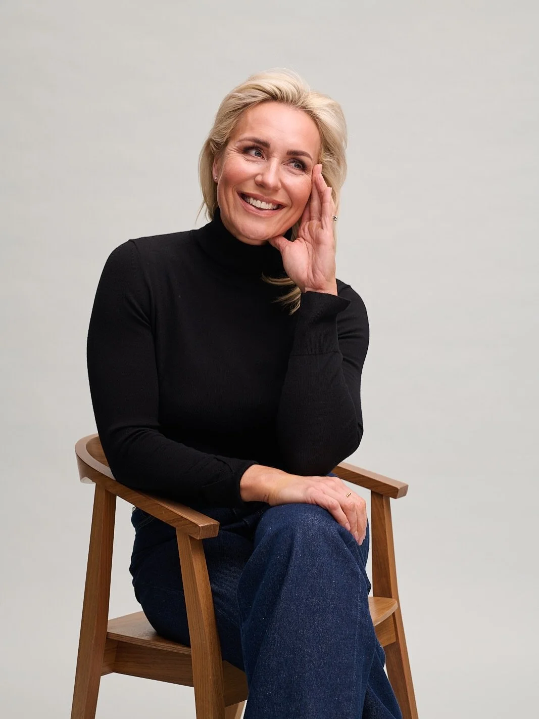 Vuosi 2025 olit hyv&auml;! Ajattelin, ettei tapahtunut mit&auml;&auml;n ihmeellist&auml;, mutta pieniss&auml; asioissa ja hetkiss&auml; piilee el&auml;m&auml;n suurimmat ilot ja onni. Ja kun katson kameran rullaa, tapahtui vaikka mit&auml; kivaa. Sel