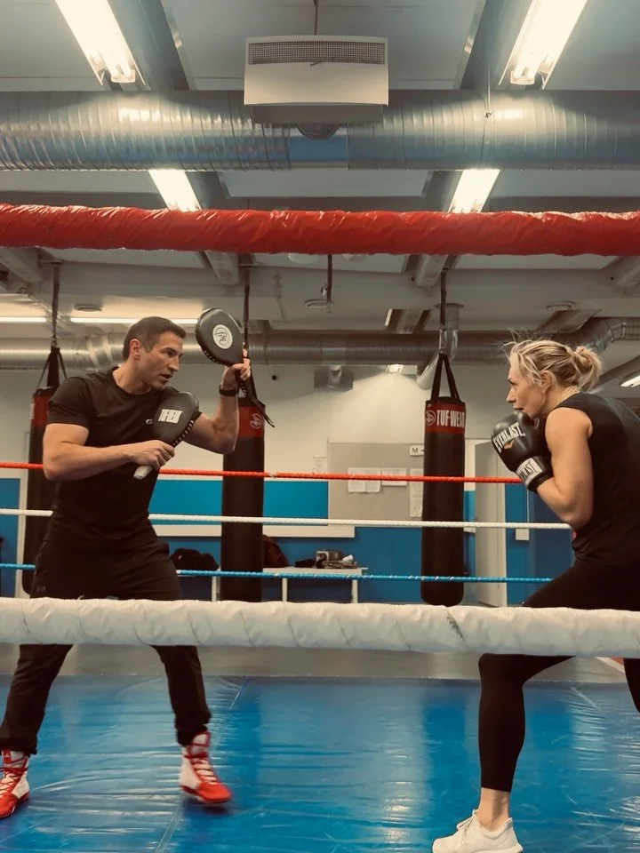 Viime viikko oli ty&ouml;nt&auml;yteinen, mutta aina ehtii my&ouml;s sportata ja n&auml;hd&auml; ihania ihmisi&auml; 🫶

Uusi viikko - show us what you have ❤️&zwj;🔥