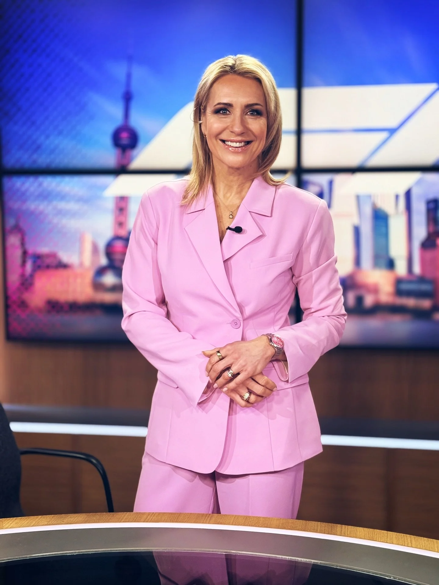 Random pictures from a lovely week 💗

1. F1 studio muah @miraaalto suit @secondfemale @villatremondo @haninprofi @viaplaymotorfi 
2. @tagheuer more about this beauty later 😉
3. Love my colleagues 
4. Engineers boring? No never 😍 love this @origina