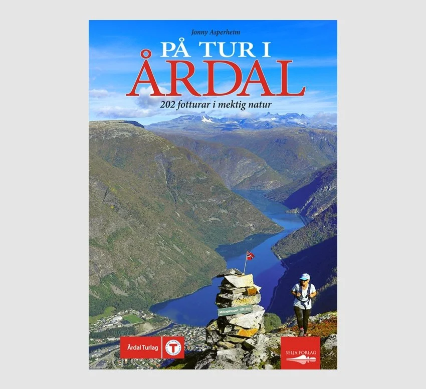 BOKTIPS: På tur i Årdal