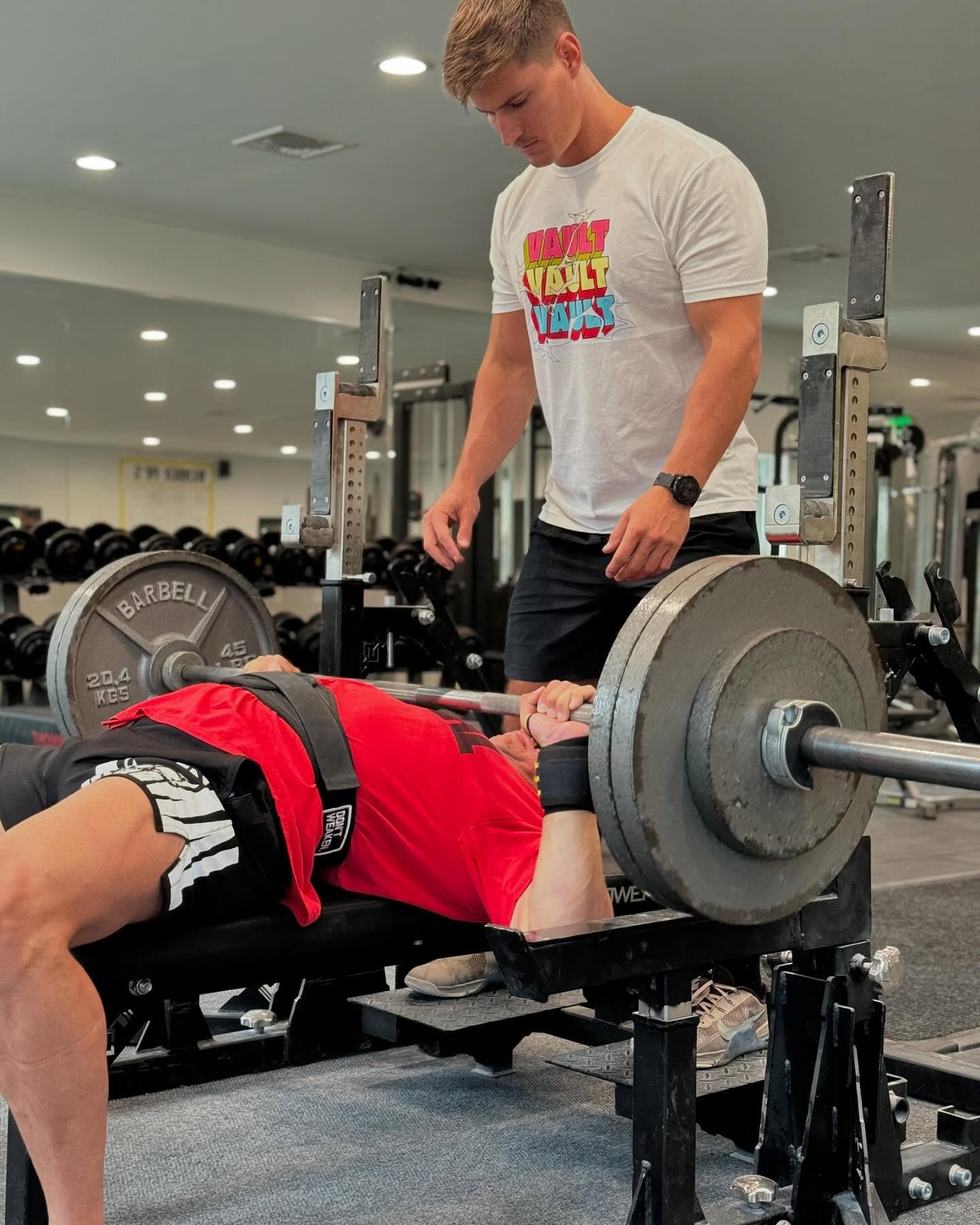 A fun sequence of photos. 

@sabella_fitness getting it with a client this morning.

#smgpowerlifting
