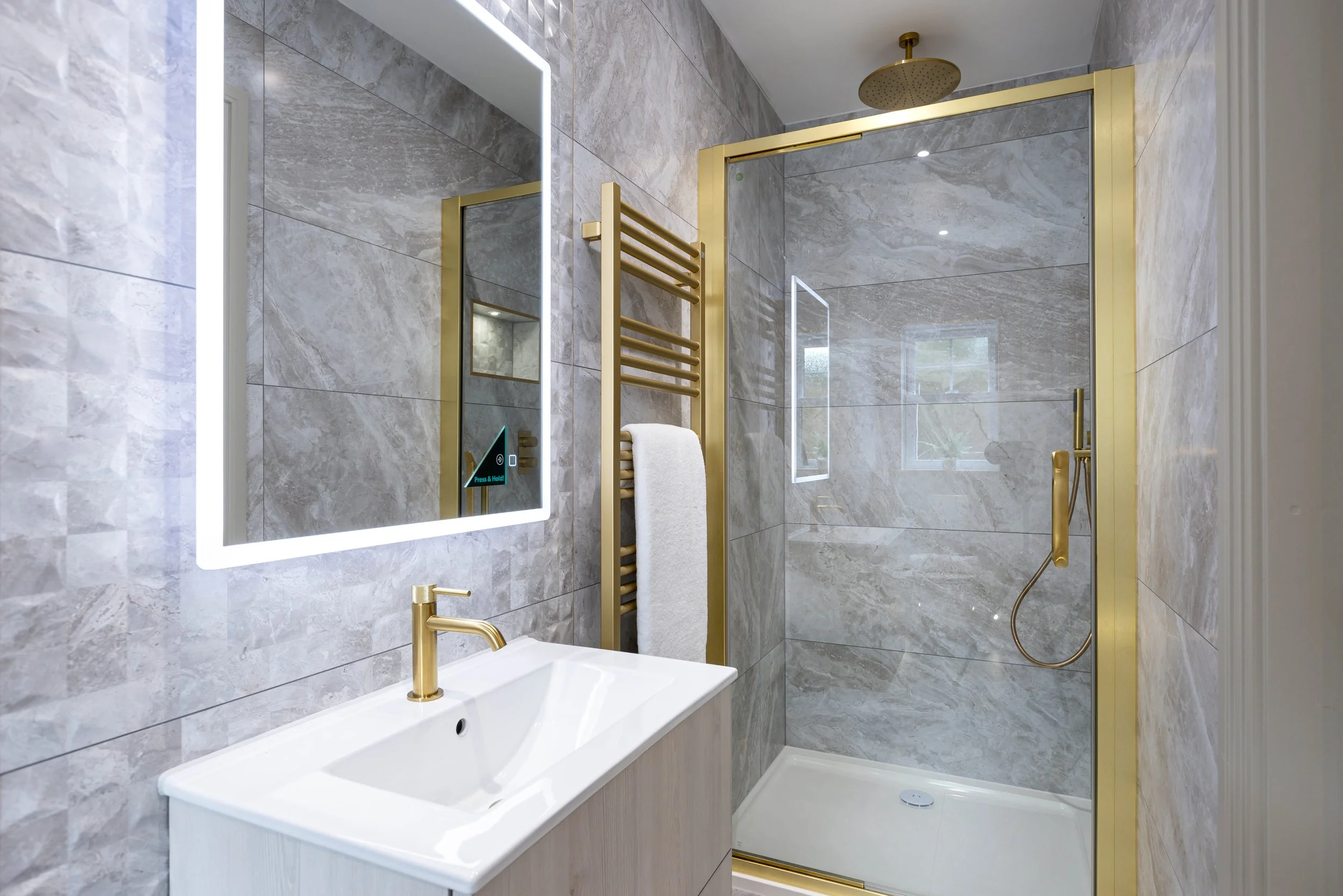 Bordeaux, Chewton Farm Rd 10.10.23-2043.jpg