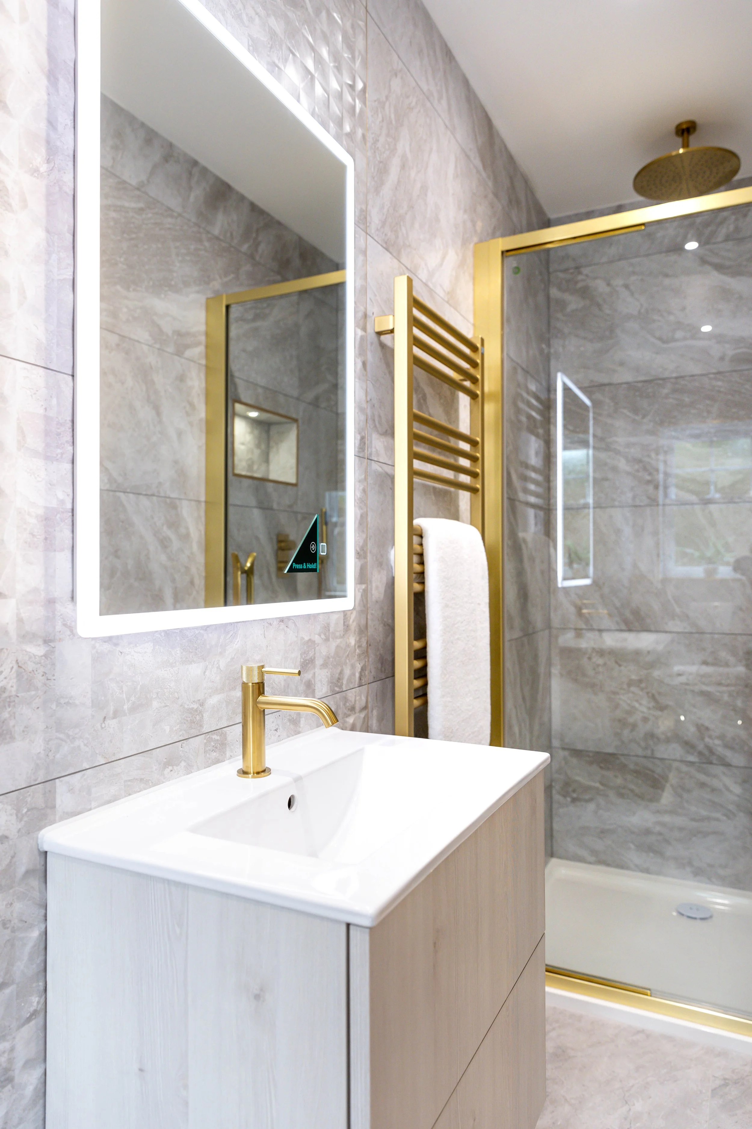 Bordeaux, Chewton Farm Rd 10.10.23-2059.jpg