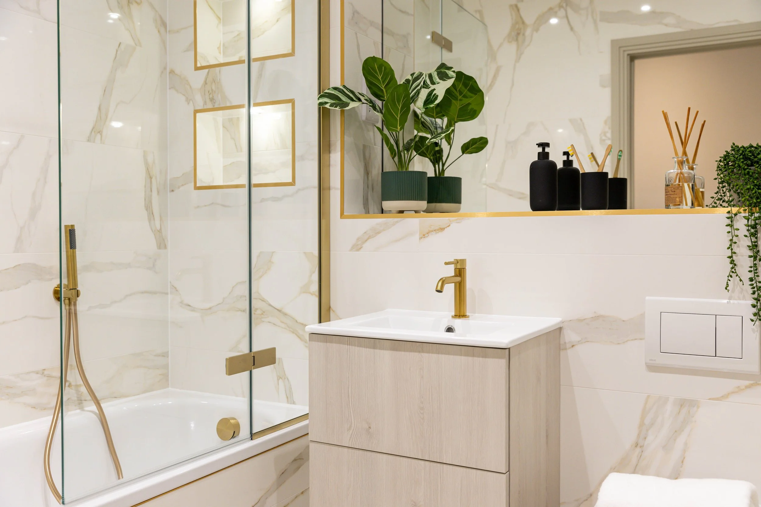 Bordeaux, Chewton Farm Rd 10.10.23-2073.jpg