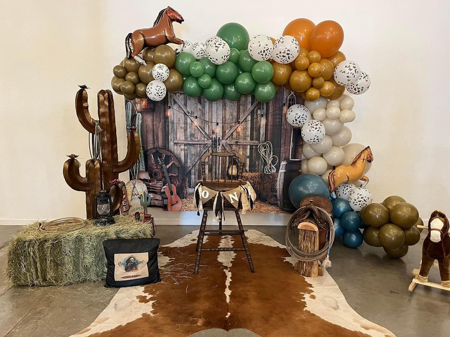Howdy! This super cute birthday theme has roped us in!