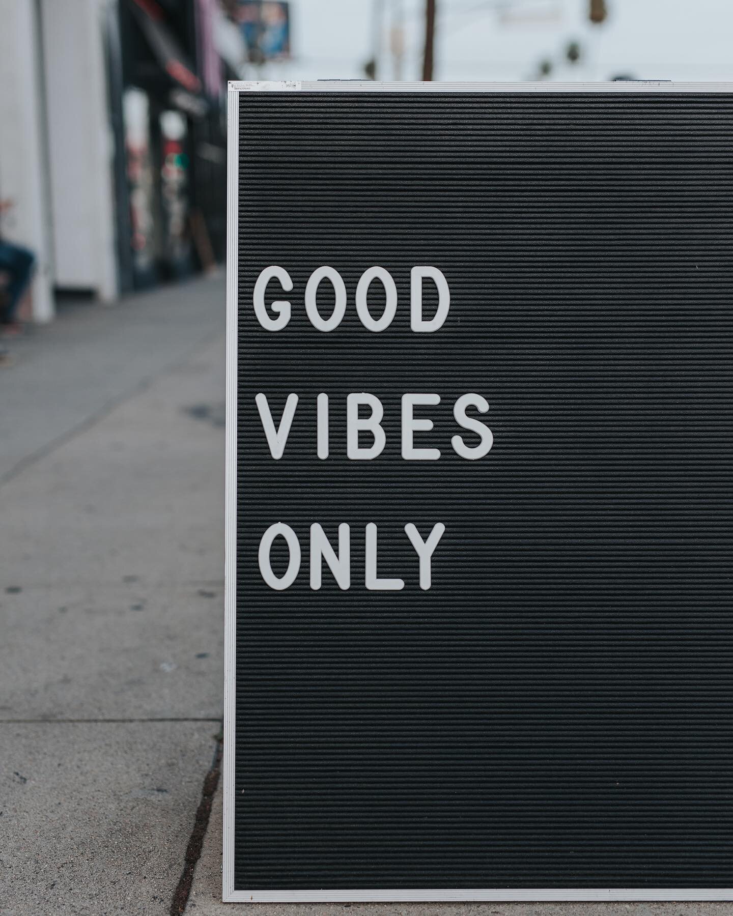 &laquo;&nbsp;Good vibes only&nbsp;&raquo;
 
[english in comment]
 
J&rsquo;ai mis du temps avant de vraiment comprendre cette phrase.
 
Avant de m&rsquo;int&eacute;resser au d&eacute;veloppement personnel, je pensais que cette phrase &eacute;tait nia