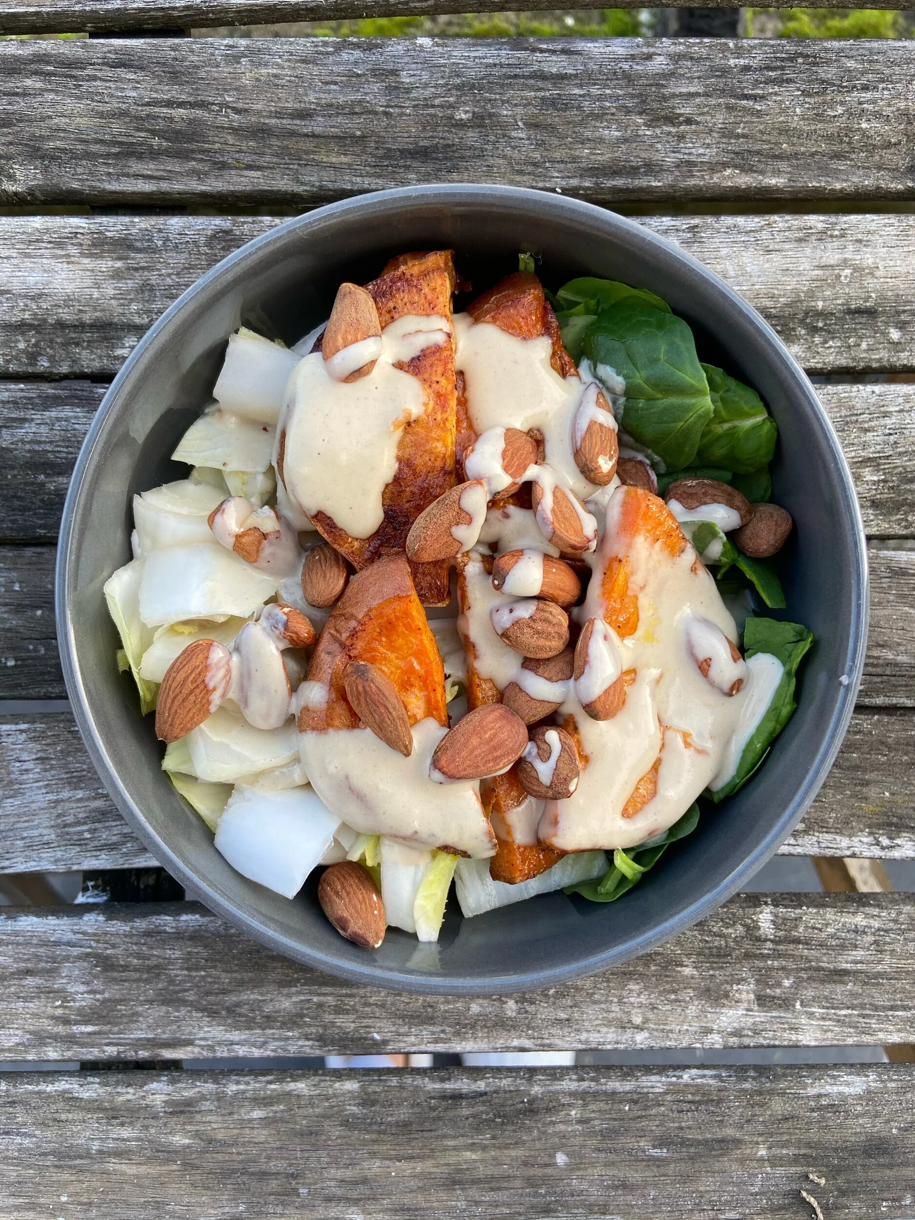 Bowl d'Hiver • Endives, Epinards, Patate Douce &amp; Amandes, Sauce Tahina Crémeuse • Vegan &amp; Sans Gluten • Recette Saine &amp; Simple
