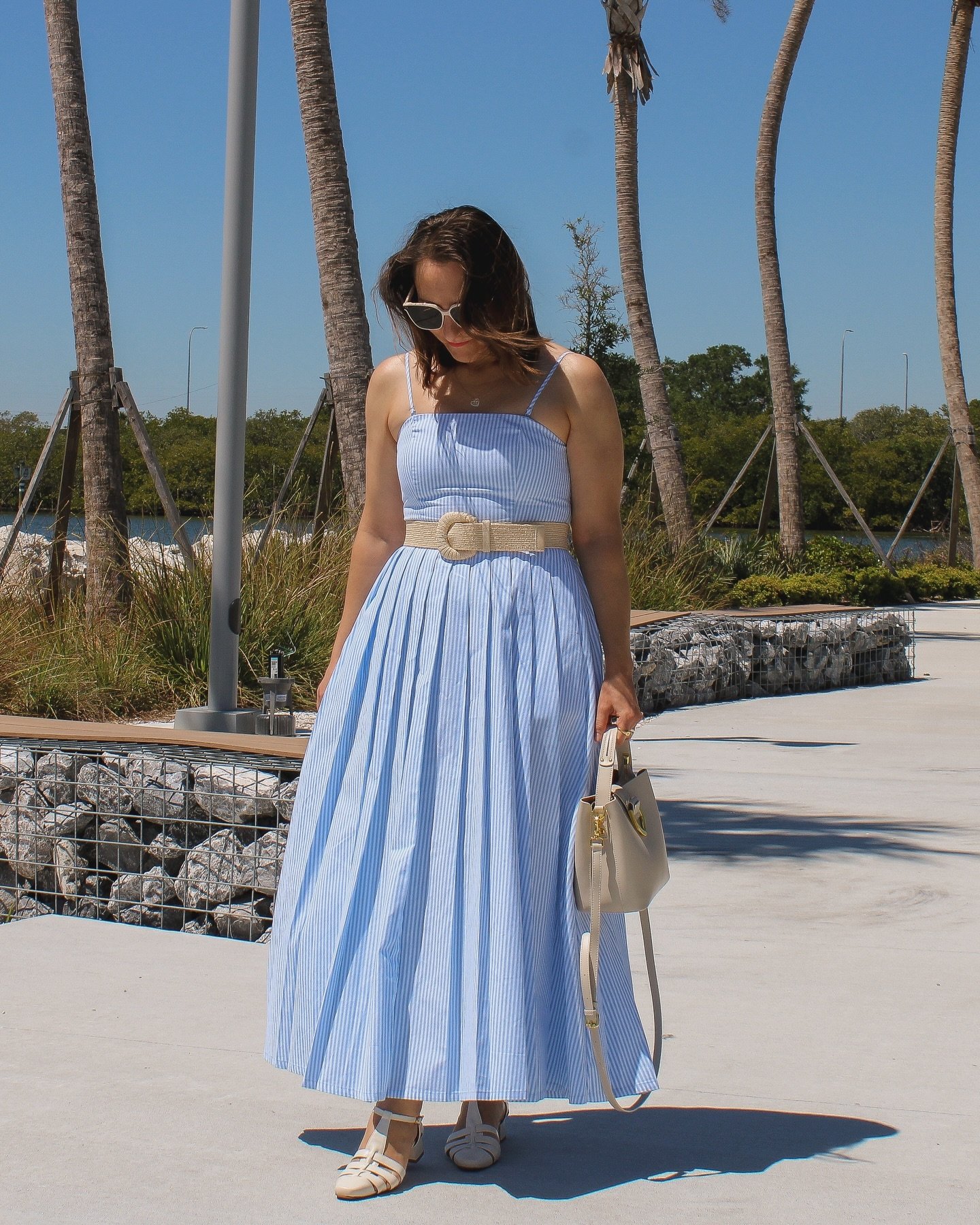 Forever in love with this silhouette! Also, this dress is only $28(!!!) until 04/13, and not surprisingly, it&rsquo;s selling out. In fact, it&rsquo;s so good that I also got it in another color. 

Great quality, has deep pockets&hellip; what more ca