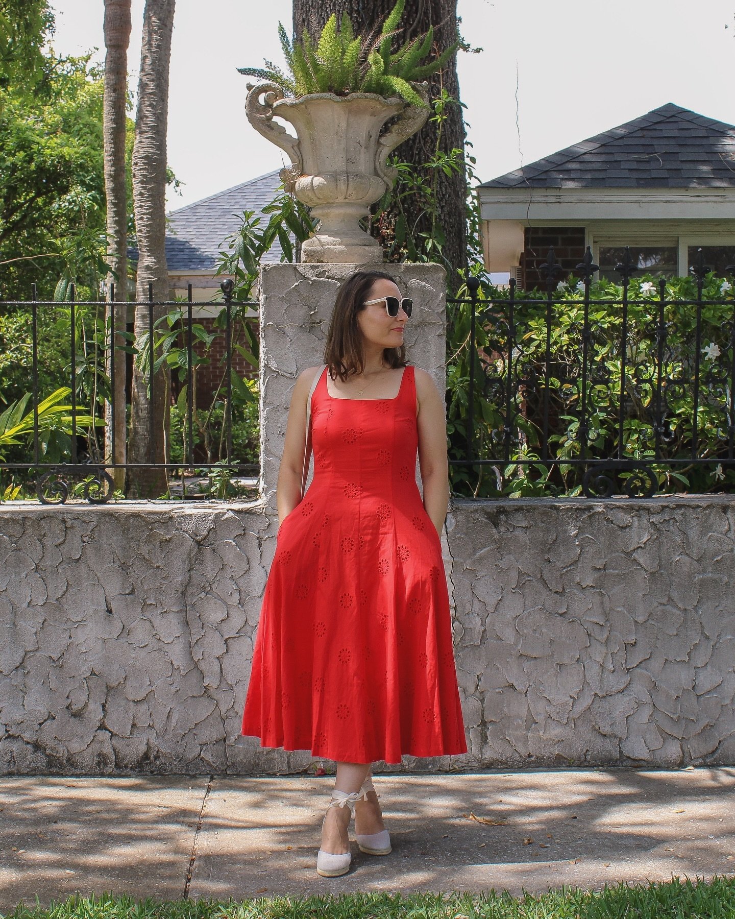 It&rsquo;s not the brand name that gets me excited about a dress &mdash; it&rsquo;s the cut/style, fabric, and quality. And I was surprised to find all those in this dress from @walmartfashion. Seriously, it&rsquo;s so good, and it has pockets (yay!)