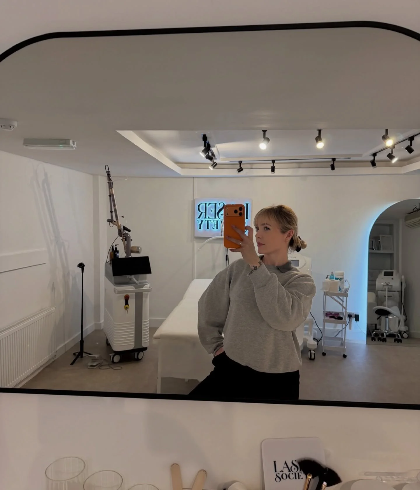 Outgrown your ink? Regret your brows? We&rsquo;ve got you. ⚡

At Laser Society UK, our advanced Laser Tattoo Removal safely fades unwanted tattoos and removes old or discoloured SPMU (semi-permanent makeup) brows &mdash; giving you a clean slate.

🖤