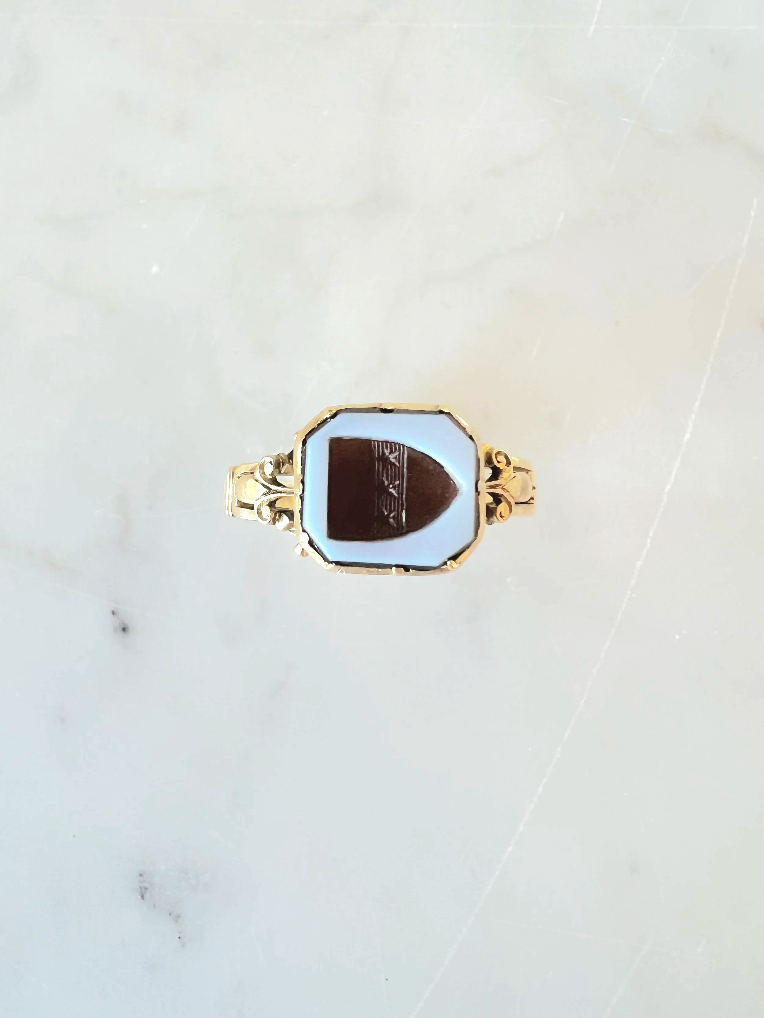 Antique 18K Agate Shield Intaglio Ring
